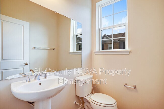Building Photo - 2908 Pinebrook Rd