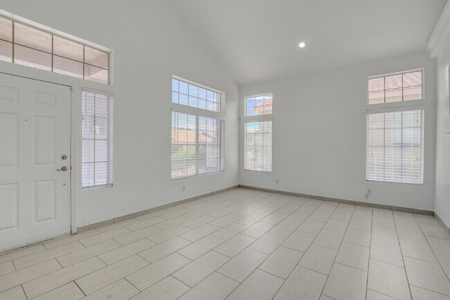 Building Photo - Recently Remodeled 3 Bedroom 2 Bathroom Town House