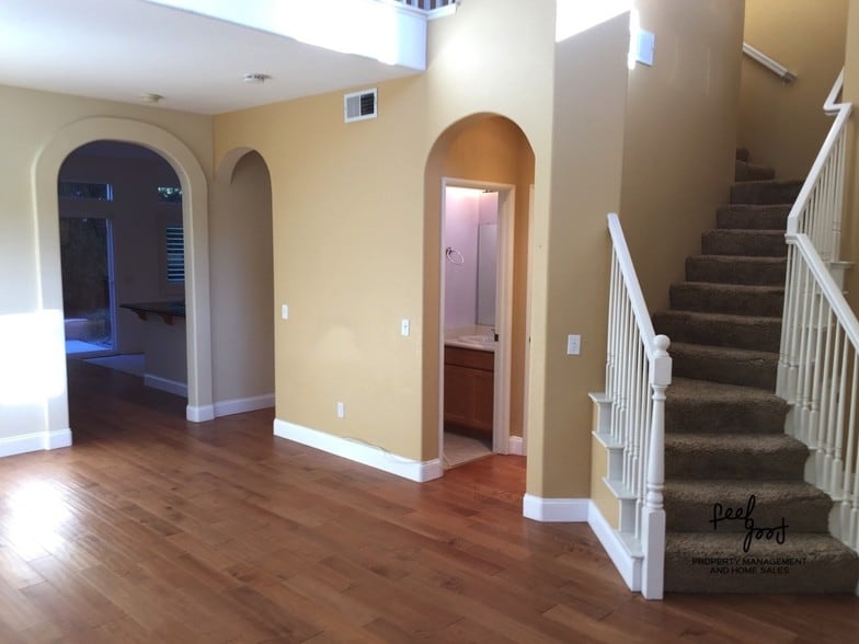 Building Photo - 305 Diamante Way