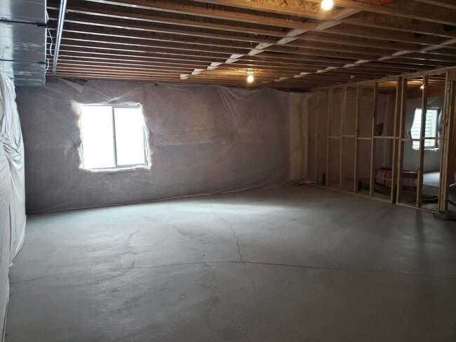 Building Photo - Trails and more at this Harvest Park Home in Mapleton!!