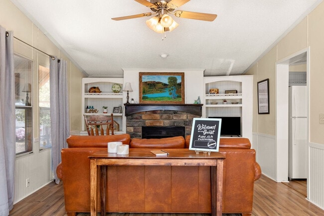 Building Photo - 705 Firefly Dr