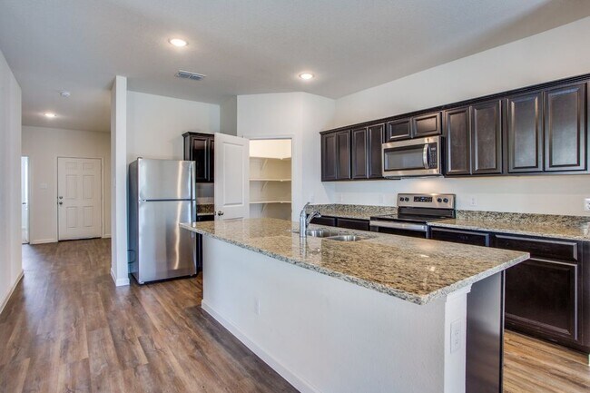 Building Photo - 304 Briar Cv