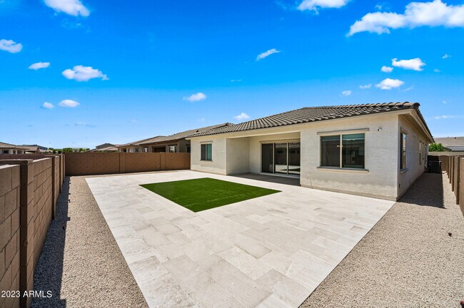 Building Photo - 8725 W Wagon Wheel Dr