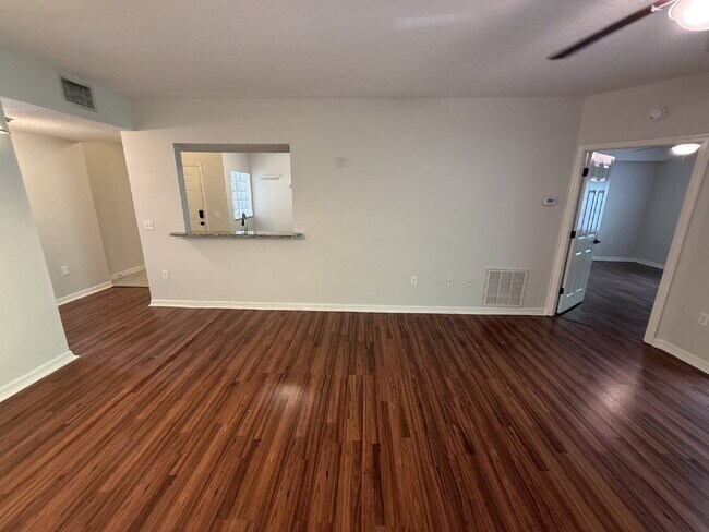 Building Photo - FIRST-FLOOR 3 BEDROOM CONDO IN VILLAGES OF BLOOMINGDALE!