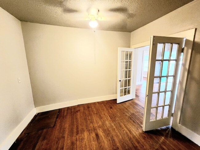 Building Photo - Spacious Four-Bedroom near Plaza District