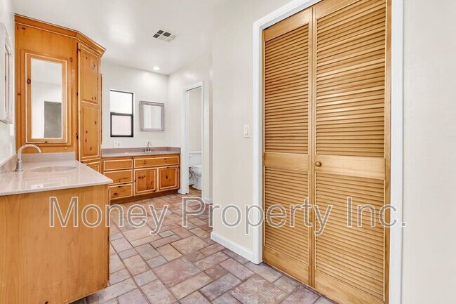 Building Photo - 622 Patricia Ln