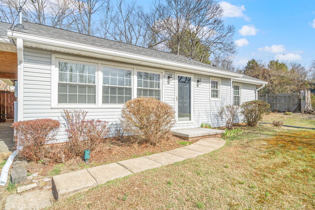 Building Photo - 331 Sarvis Dr