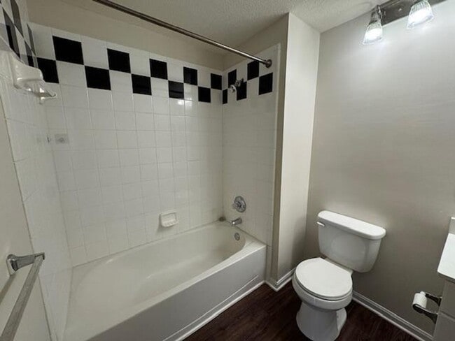 Building Photo - Renovated 3 Bedroom Top Floor Condo in Downtown Celebration