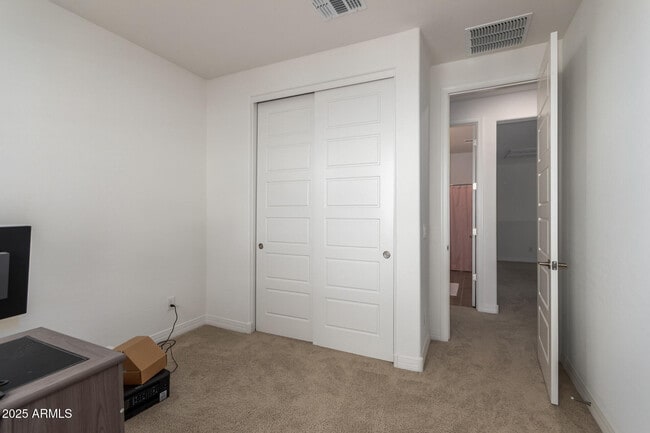 Building Photo - 5747 S Labelle