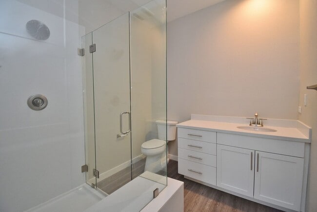 Building Photo - $4,290 / 4 BR - STUNNING NEWER MODEL TOWN HOME IN CENTRAL FREMONT