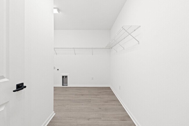 Building Photo - 9511 Paradise Dr