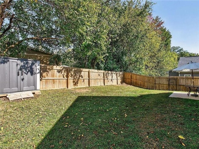 Building Photo - 913 Skinner Dr
