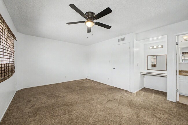 Building Photo - 4522 N 15th Ave