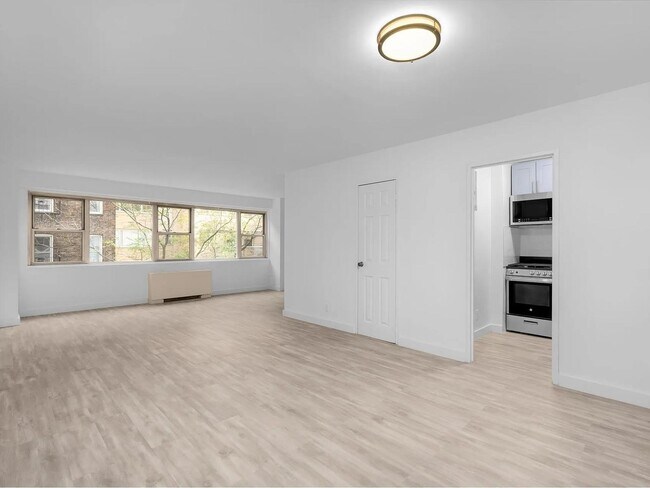 Building Photo - 321 E 48th St