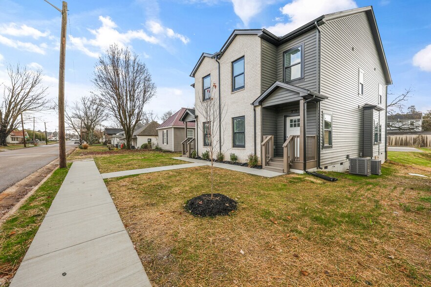 Building Photo - 214 E Morelia Ave