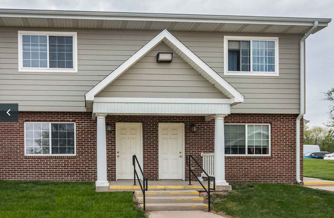 Primary Photo - Williamsburg Townhomes