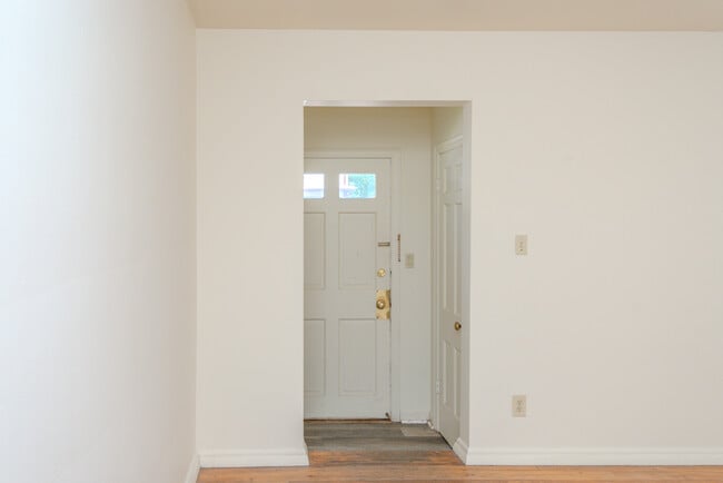 Building Photo - 810 Sylvan Ave