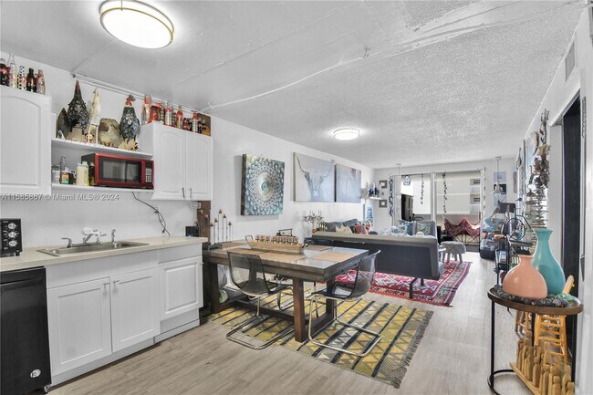 Building Photo - 1331 Lincoln Rd