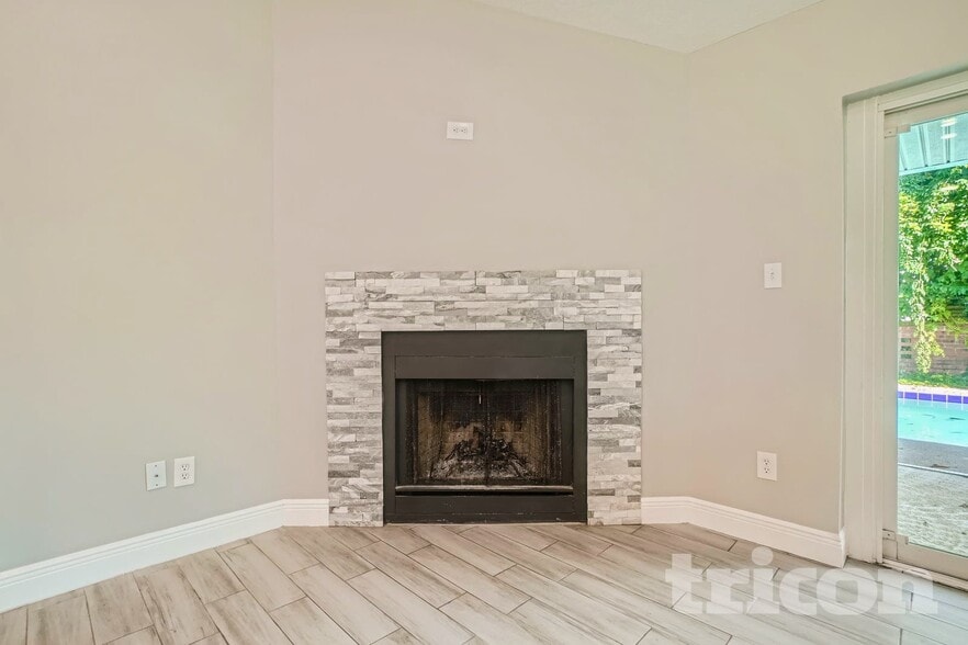 Building Photo - 361 Glenholly Ct