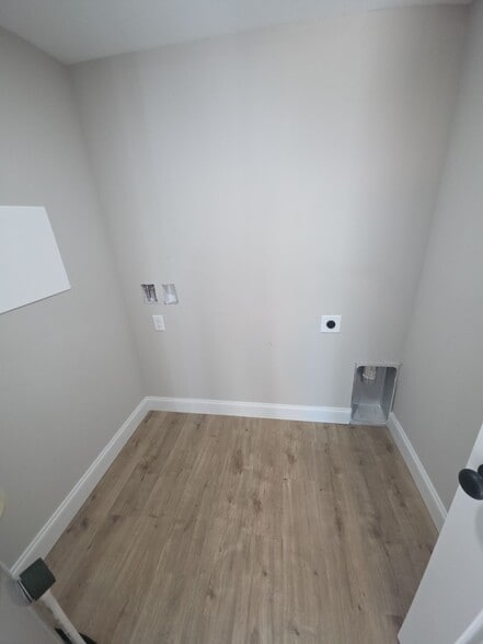 Building Photo - 5206 Oak Point Ct