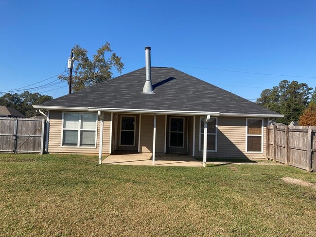 Building Photo - 16266 Charleton Dr