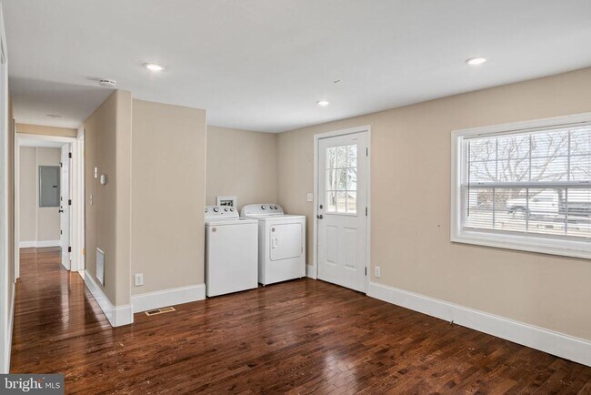 Building Photo - 2730 Old Cedar Grove Rd