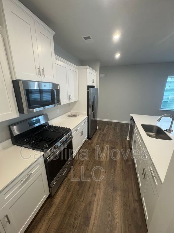 Building Photo - 409 Mariene Dr