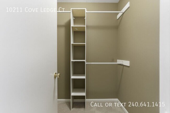 Building Photo - 10211 Cove Ledge Ct