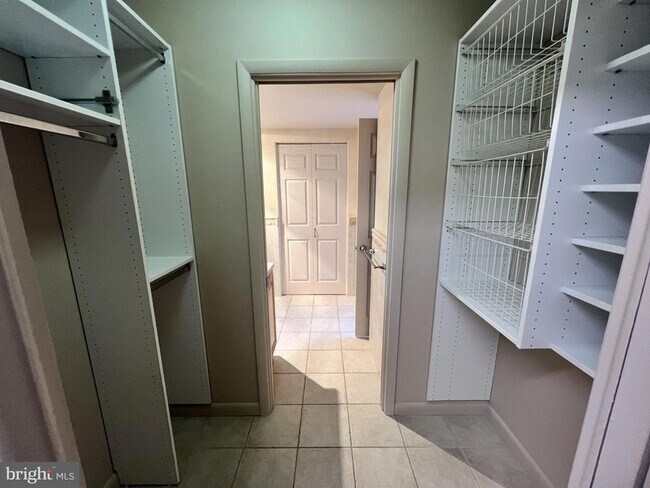 Building Photo - 200 Locust St