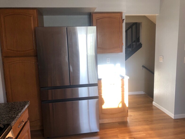 Building Photo - 5870 S Rock Creek Dr