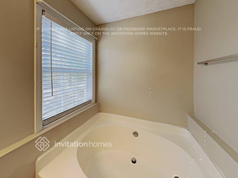 Building Photo - 70 Eastwood Forest