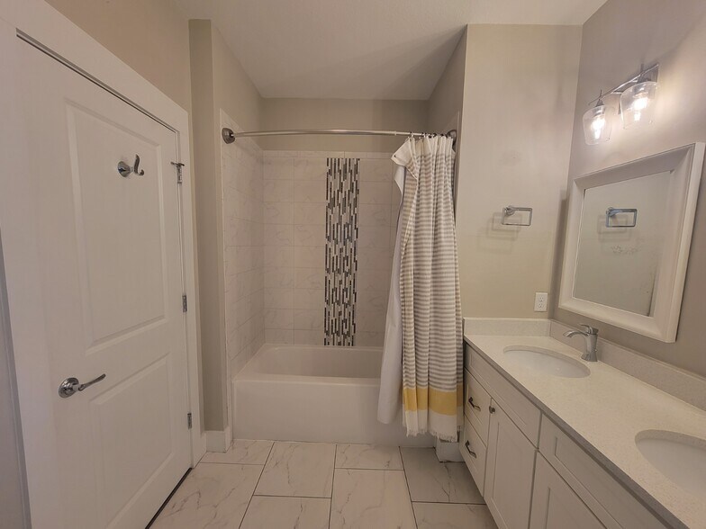 Building Photo - 100 Seabreeze Cir