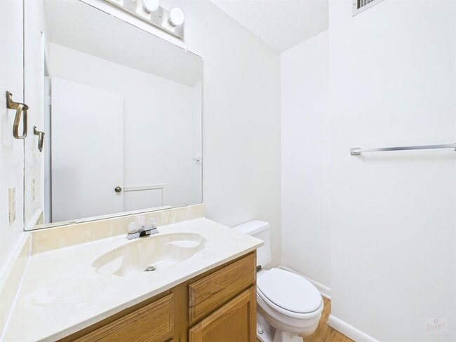 Building Photo - 8502 Lyndon Ln