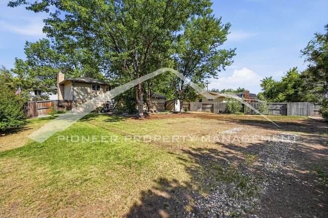 Building Photo - Charming Home with Washer/Dryer and 2-Car Garage