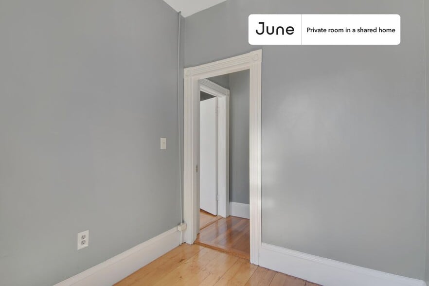 Building Photo - Room in Shared 4 bed/1 bath home