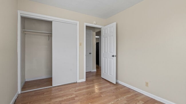 Building Photo - 2 bedroom 1 bathroom duplex Vacaville