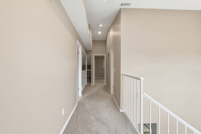 Building Photo - 3 bedroom condo