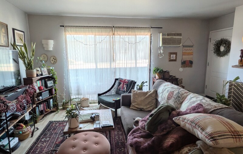 Building Photo - 9313 National Blvd