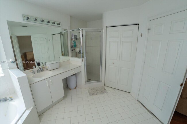 Building Photo - 7333 NW 113th Ct