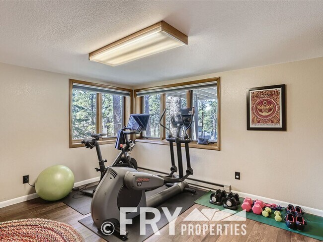 Building Photo - Luxury Rental in Beautiful Colorado Foothills