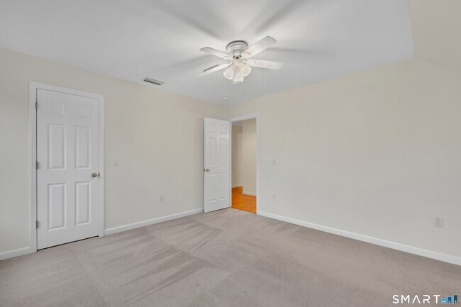Building Photo - 6 Fennwood Dr