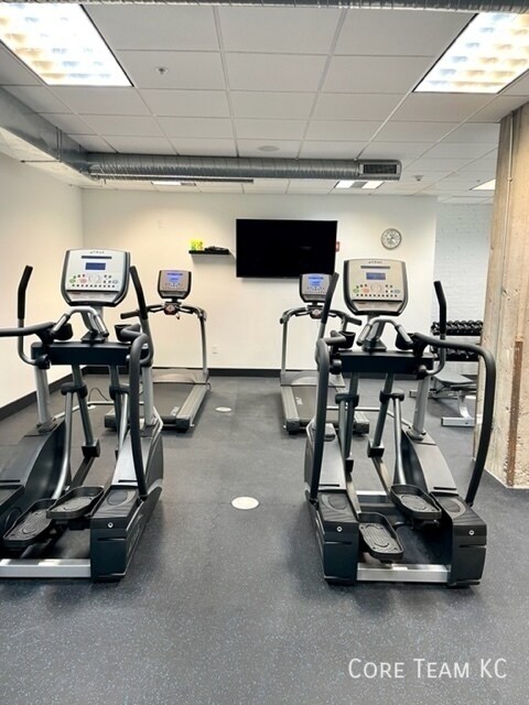 Building Photo - 204 Walnut St