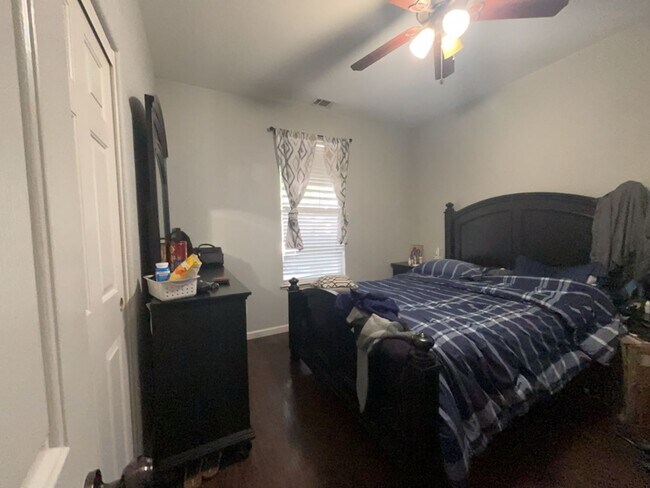 Building Photo - Spacious East Davis Home available in July!