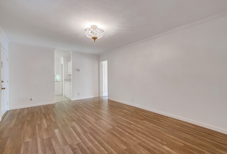 Building Photo - 2308 Schader Dr