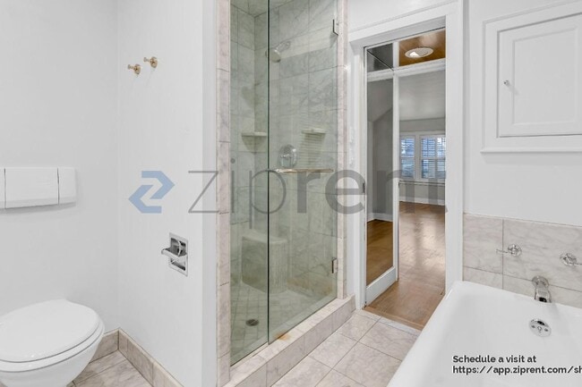 Building Photo - 3010 SE Lambert St