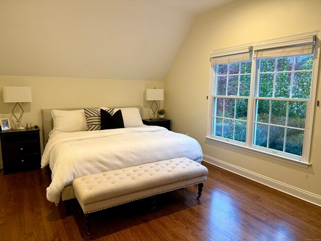 Building Photo - 368 Hoyt St