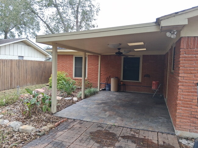 Building Photo - 4606 Begonia St