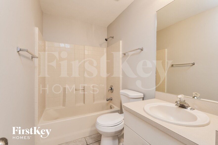 Building Photo - 120 SE 46th St