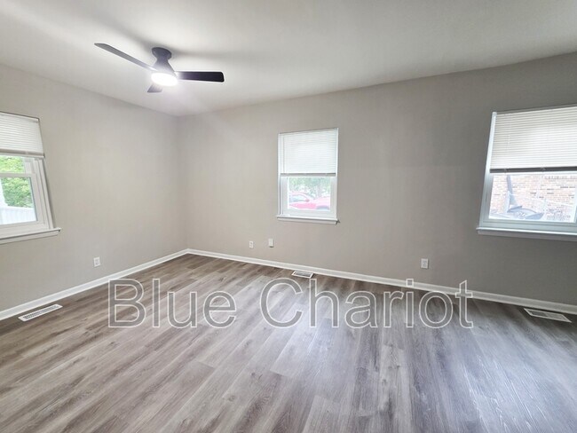 Building Photo - 837 Waring St
