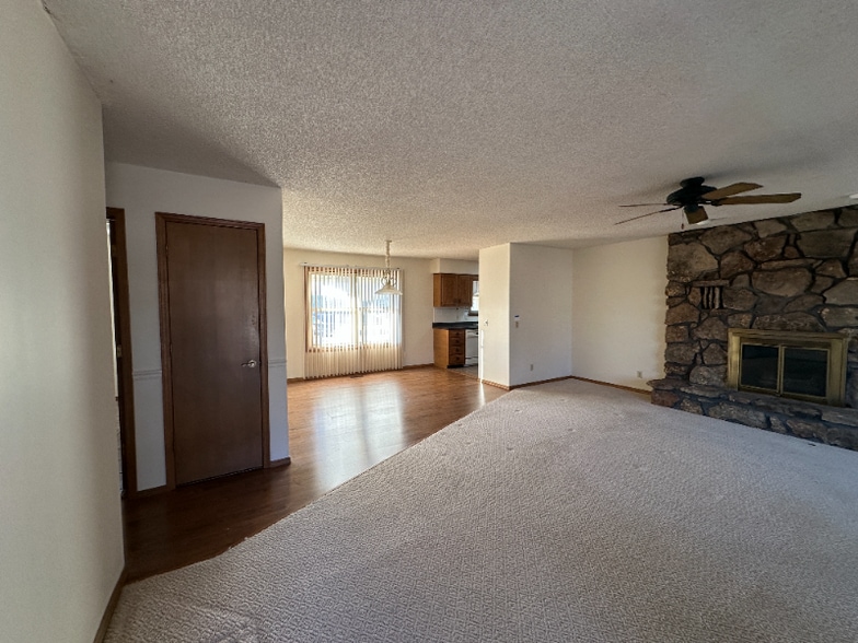 Building Photo - 1704 Brentwood Dr